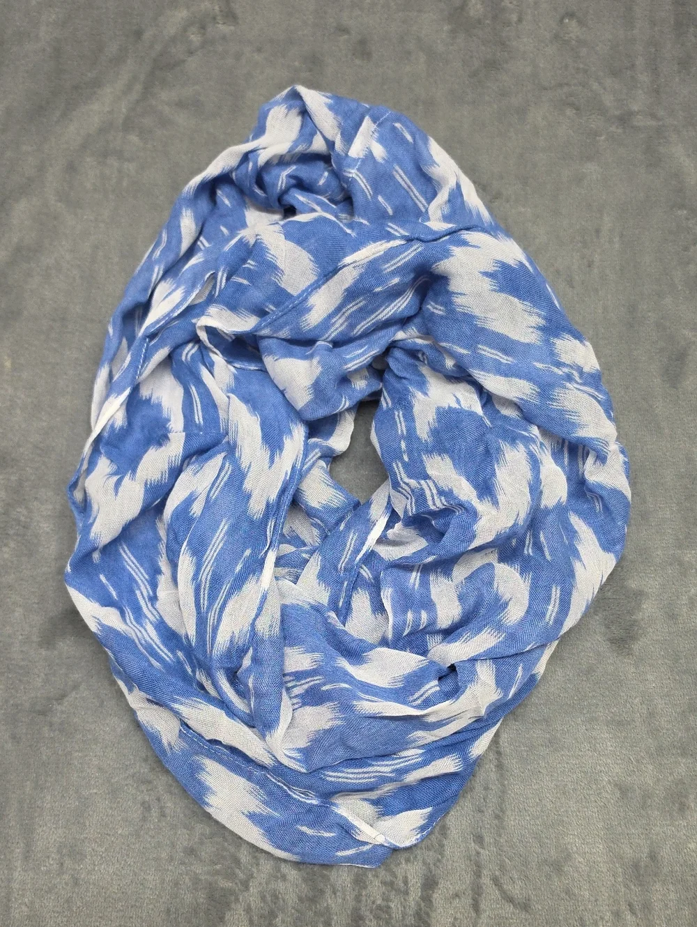 NWT Chico Nicco Blue and White Patterned Ikat Waters Lightweight Infinity Scarf